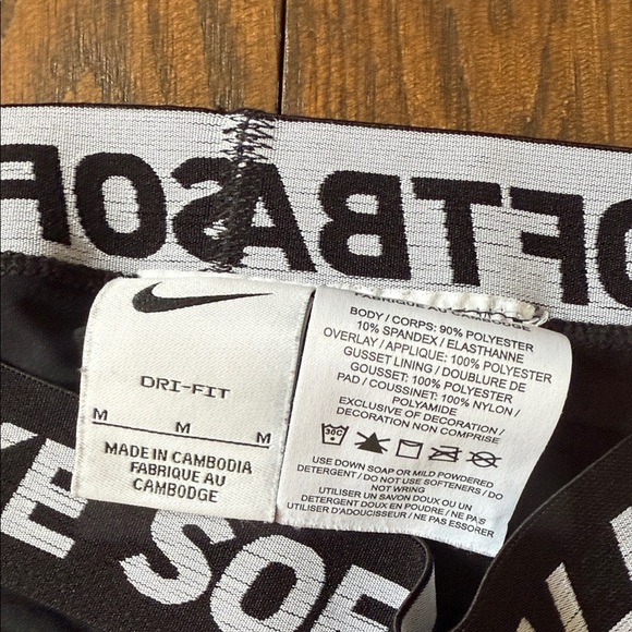 Nike Softball Girls slider shorts. Size Medium - Picture 2 of 4